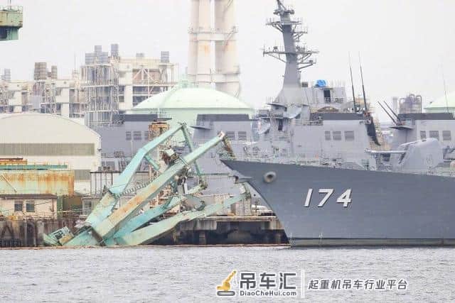 超强台风袭击日军港，吹翻起重机差点砸毁宙斯盾舰？但眼见非属实