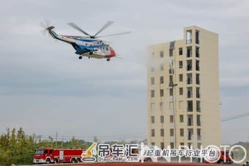 飞行消防车 空中大吊车 AC313就是这么全能!