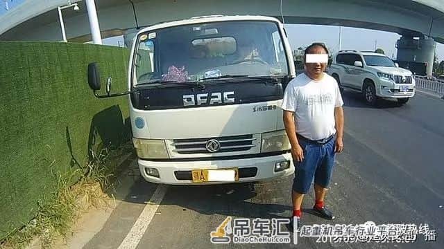 黄陂两司机拿着C照开洒水车和吊车,准驾不符被扣分、罚款、拘留