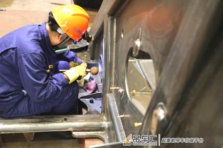 从琴弦中找到设计思路!世界第一条起重机转台智能生产线,徐工造