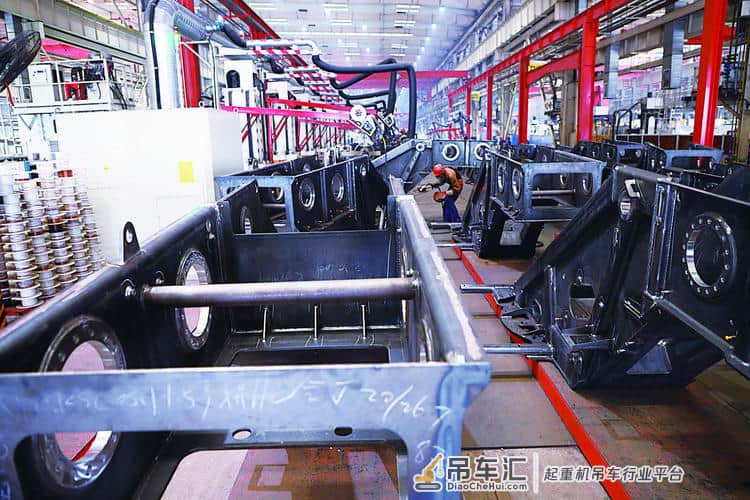 从琴弦中找到设计思路!世界第一条起重机转台智能生产线,徐工造