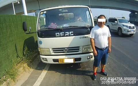 两司机拿着C照开洒水车和吊车，准驾不符被扣分、罚款、拘留