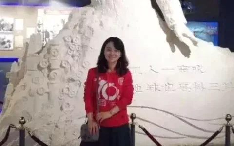 谁说吊车界都是男的？这个女吊车司机起吊5000吨，破了世界纪录