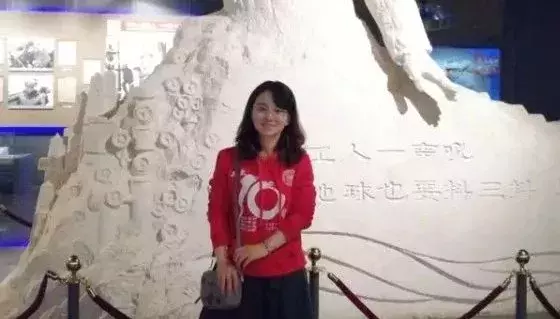 谁说吊车界都是男的?这个女吊车司机起吊5000吨,破了世界纪录