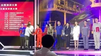 谁说吊车界都是男的?这个女吊车司机起吊5000吨,破了世界纪录