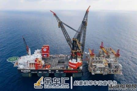 创世界纪录！全球最大起重船一次吊起15300吨