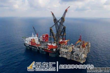 创世界纪录!全球最大起重船一次吊起15300吨