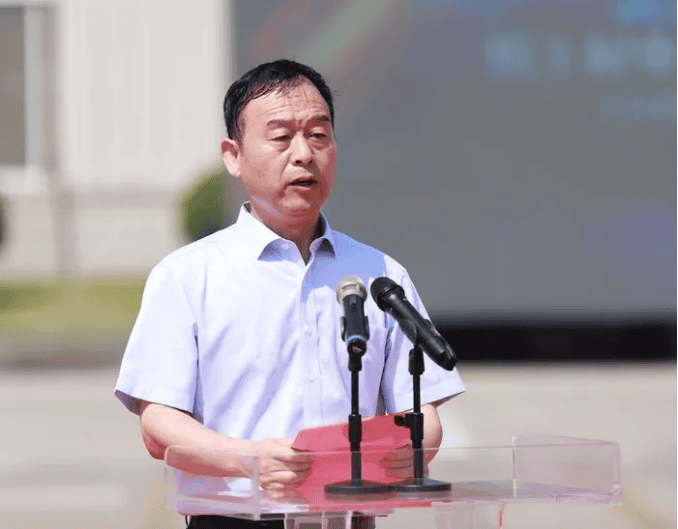 徐工起重机械再放重量级大招——推出三大系列18款新产品以及起重机行业服务“金标准”。