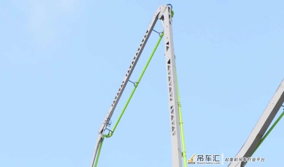 独特臂架镂空设计 中联重科67米钢臂架泵车“技惊四座”