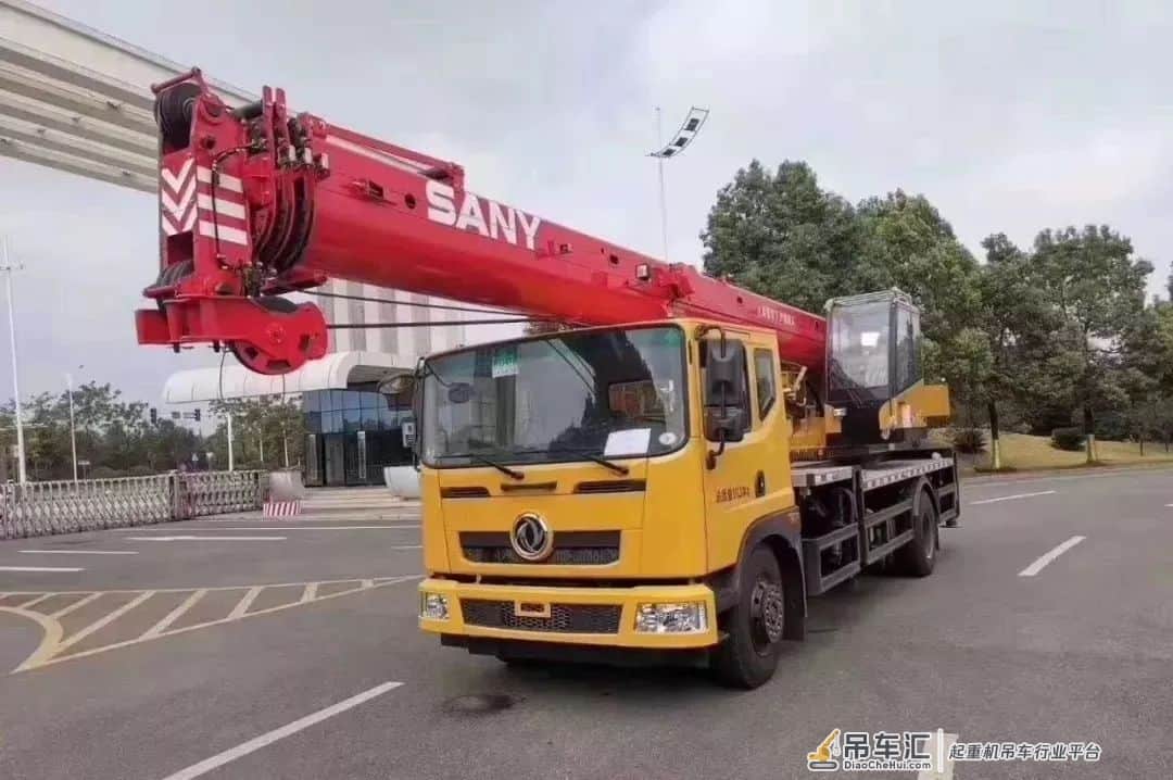 小吨位升级|三一12吨吊车,自重17.13吨,主臂31.2米,18米吊载1.4吨!