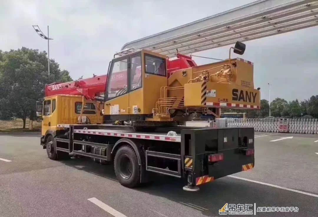 小吨位升级|三一12吨吊车,自重17.13吨,主臂31.2米,18米吊载1.4吨!