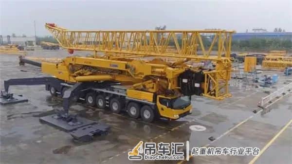 世界首款8轴千吨级徐工XCA1200起重机模型