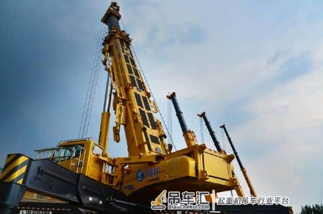世界首款8轴千吨级徐工XCA1200起重机模型