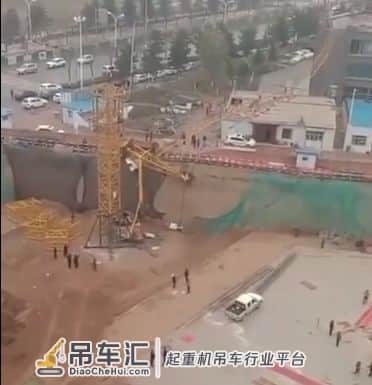 1死2伤！甘肃庆阳一在建工地塔吊倒塌！附塔吊安全培训PPT！
