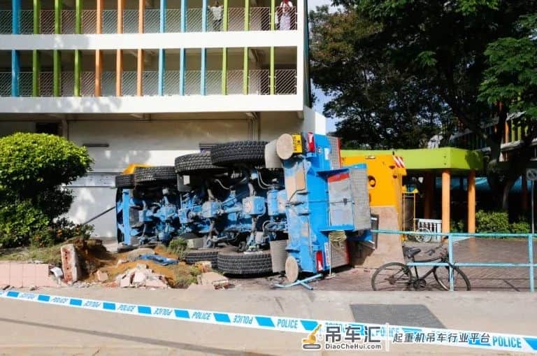 从前有个狠人,开吊车撞了银行
