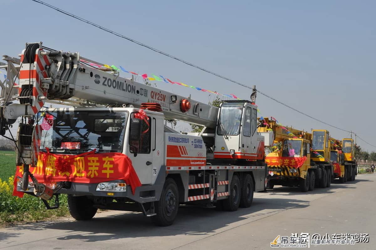 工地上的大吊车,超级喜欢