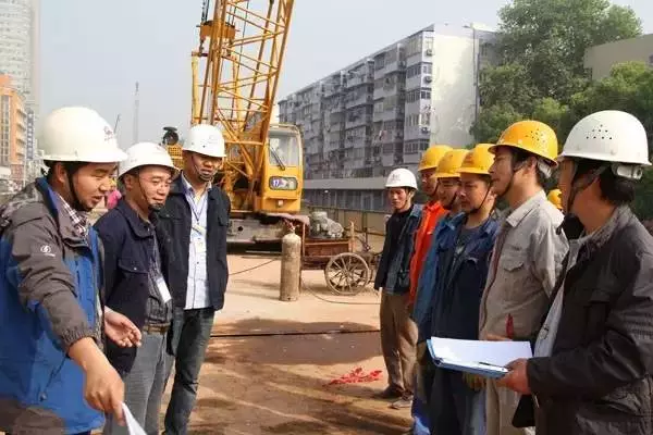 “未按要求还款,我们要锁车!”老板最难的时刻莫过于此
