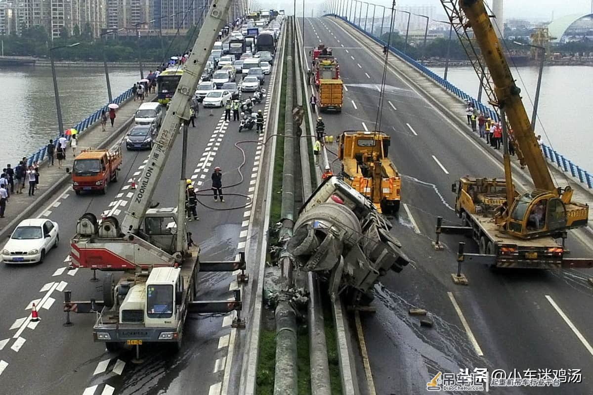 工地上的大吊车,超级喜欢