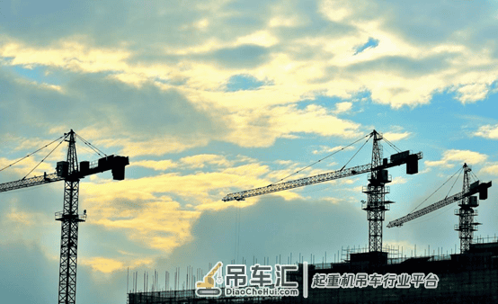 塔吊突然停电！江苏工地突发因塔吊停电导致吊物撞人