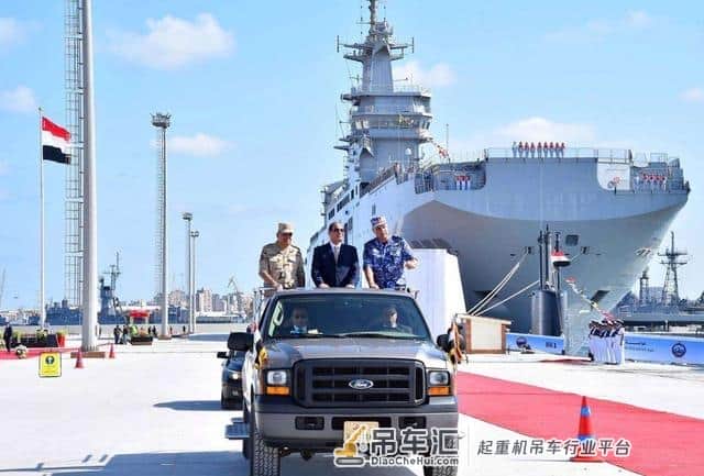 为了一雪西方封锁之耻，全球2号大国开建航母，东方龙门吊成关键