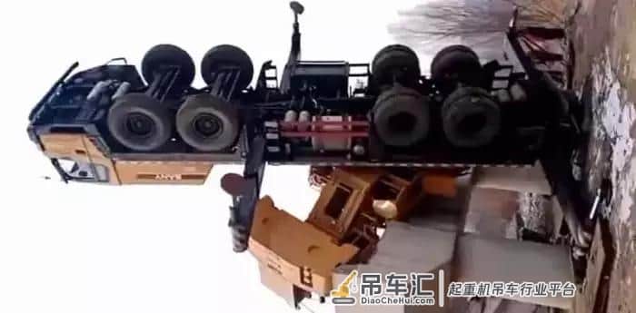 绝了!三一55吨吊车冒充80吨上演后空翻!现场...