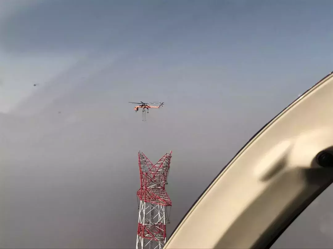 10000米作业高度的“高空吊车”,你们猜一次台班费给多少?