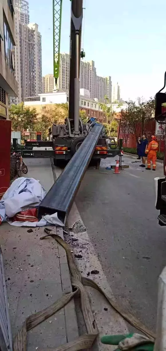 警钟长鸣！吊带断裂，槽钢砸顶，又一位吊友不幸遇难