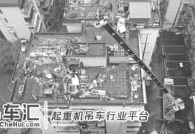 《居民楼顶的破窗效应：变成垃圾场》后续 动用长臂吊车清理楼顶垃圾