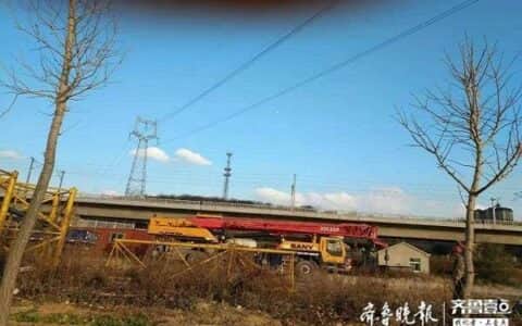 吊车在输电线路下违章作业，烟台供电公司紧急处置消除安全隐患