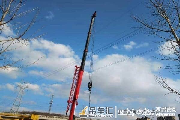 吊车在输电线路下违章作业,烟台供电公司紧急处置消除安全隐患
