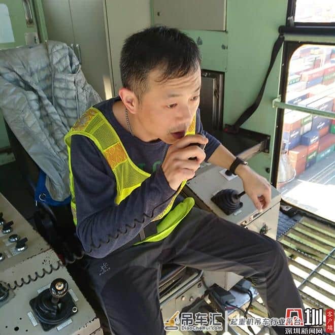 专访岸吊操作师黄星:在集装箱码头实现人生价值