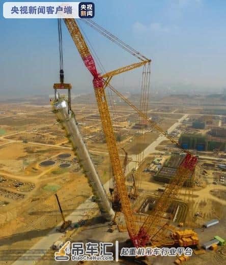 1926吨!中企研制的全球最大履带式起重机在海外首吊成功