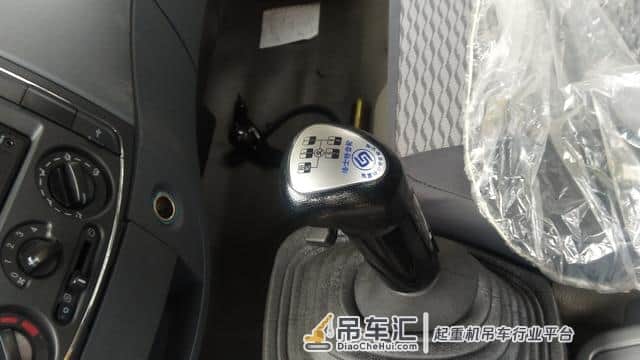 清障车带吊 东风福瑞卡玉柴150马力 法士特8档变速箱