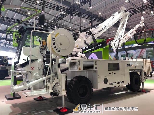 领衔机械湘军助建“轨道上的中国”中联重科亮相轨道交通展