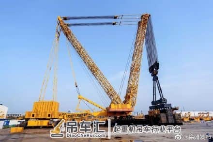 震撼!“世界第一吊”4000吨履带起重机即将海外首吊