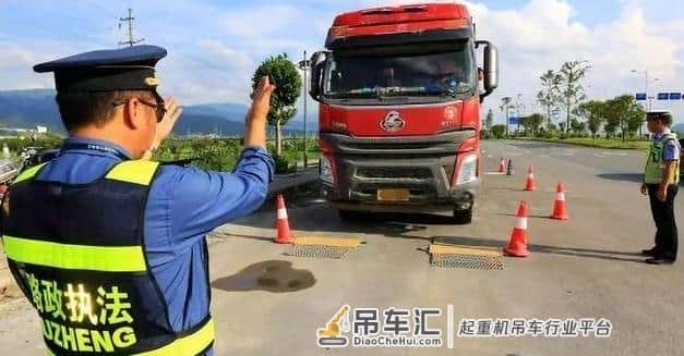 天价施救费后续：路段值班人员私联公司，贺氏吊车“脚底抹油”