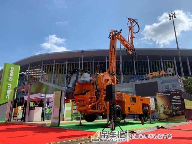 中联重科海外高端精品亮相进博会 酷炫黑科技尽显王者风采