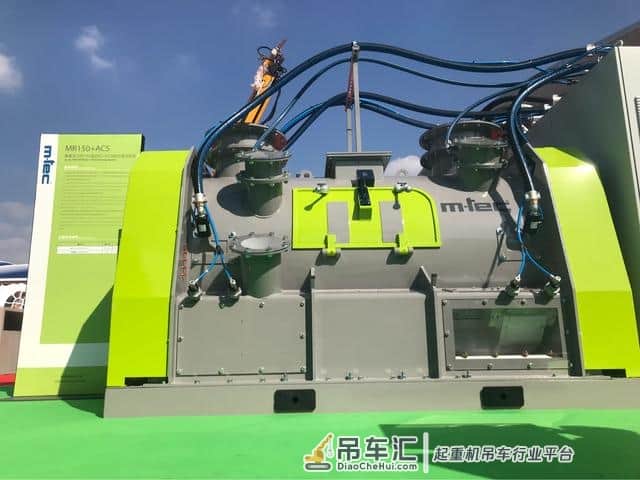 中联重科海外高端精品亮相进博会 酷炫黑科技尽显王者风采