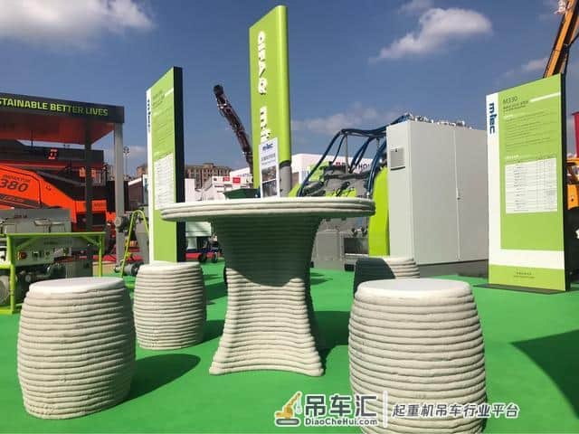 中联重科海外高端精品亮相进博会 酷炫黑科技尽显王者风采