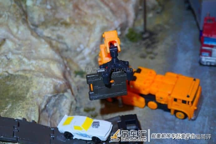变形金刚 塞伯坦之战 地球崛起 V级 吊车 展品图 ???P2