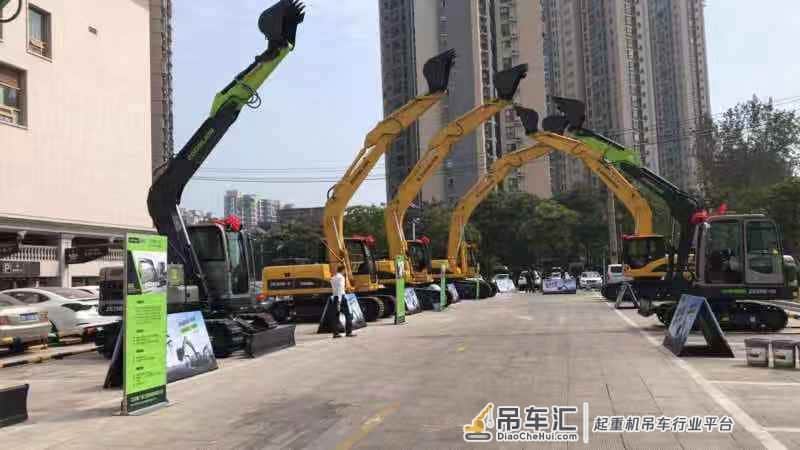 E-10智能挖掘机现场热销 中联重科土方机械巡展无锡站亮点回顾