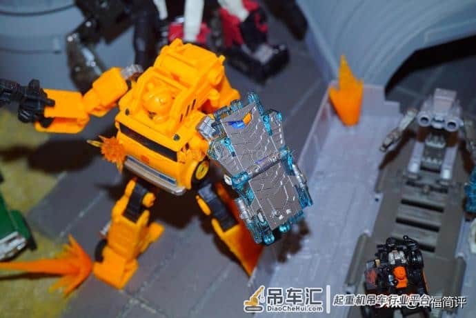 变形金刚 塞伯坦之战,地球崛起 V级 吊车 展品图 ???P1