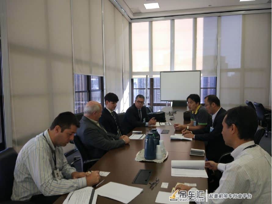最强跨界!老大哥吊车造腻了?这次他们直接开了家银行...