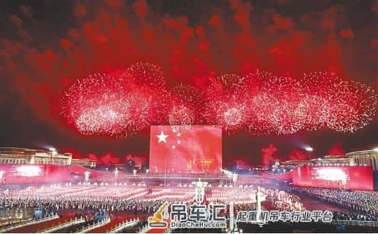 第001号感谢状的背后——记三一集团起重设备在国庆联欢活动现场“升起”巨幅国旗