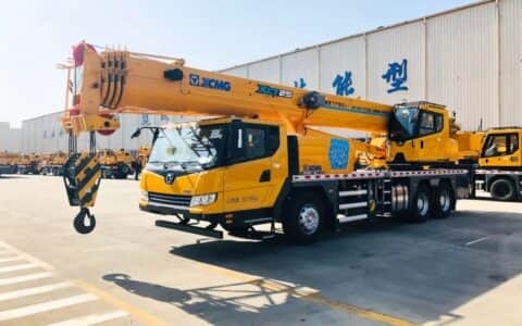 打破北京地区近两年无车可售的局面 徐工“京六”起重机获准上牌