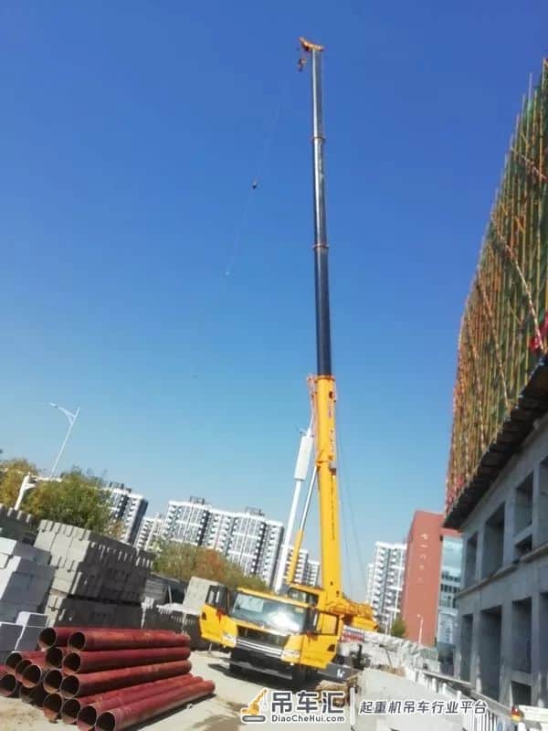 打破北京地区近两年无车可售的局面 徐工“京六”起重机获准上牌