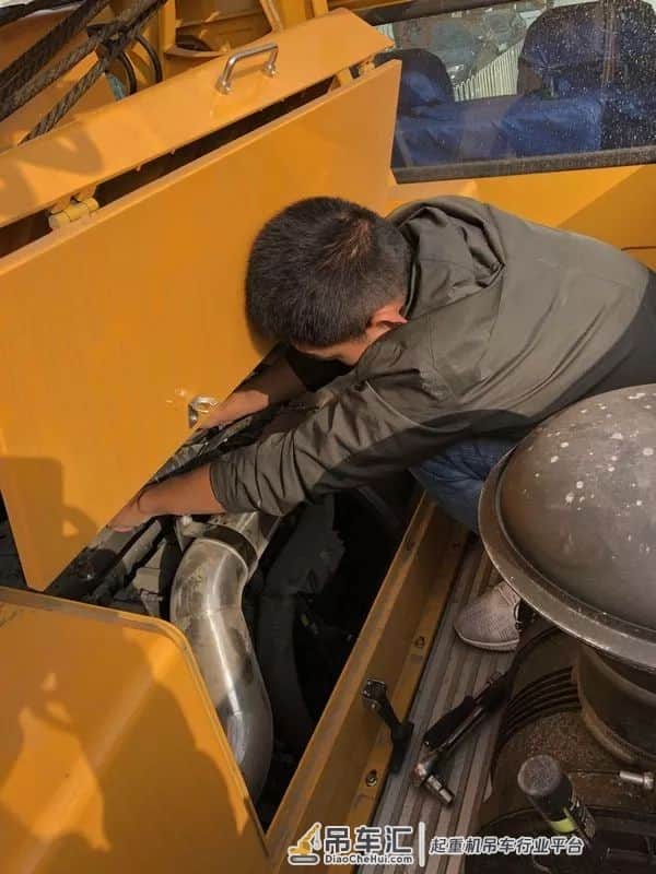 打破北京地区近两年无车可售的局面 徐工“京六”起重机获准上牌