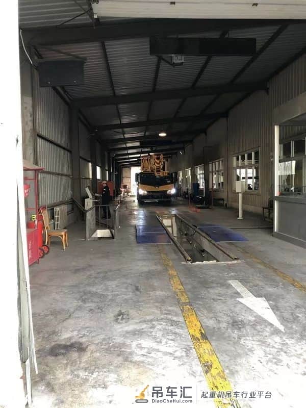 打破北京地区近两年无车可售的局面 徐工“京六”起重机获准上牌