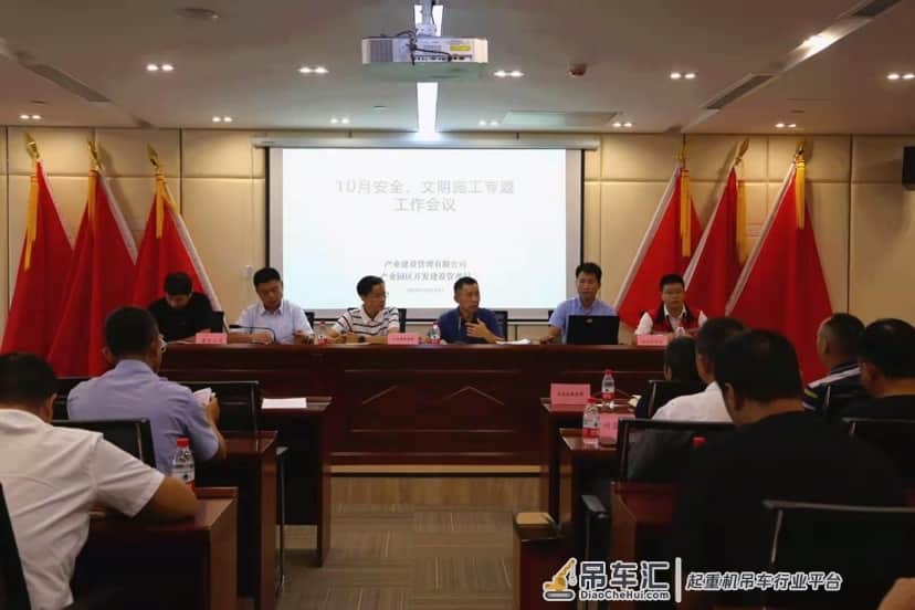吊车起重臂与架空电线之间应隔多远？他们开讲啦