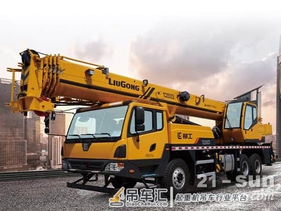 一年三提车,柳工起重机助力吊装老资历